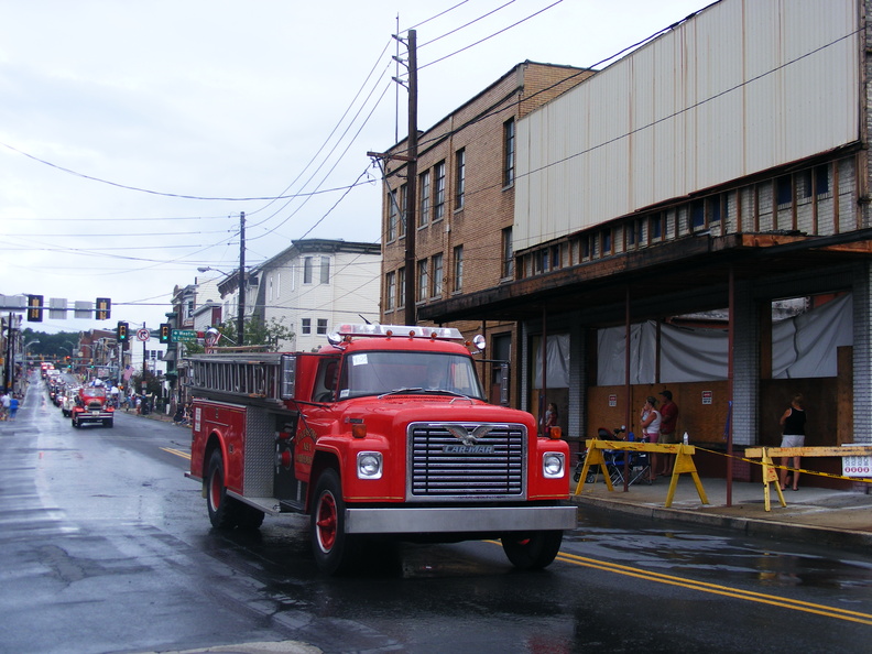 9_11 fire truck paraid 247.JPG